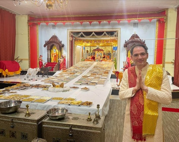 OVER 2500 DEVOTEES AND DEPUTY COMMISSIONER DILP CHAUHAN ATTENDED THE VAISHNAV TEMPLE OF NEW YORK’S GRAND ANNAKUT MAHOTSAV AND GOVARDHAN PUJA