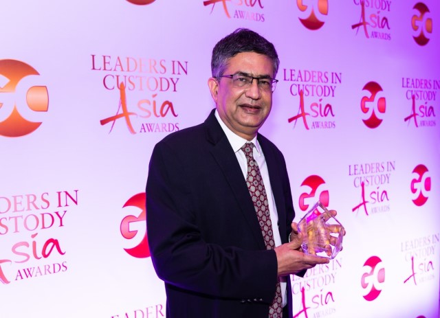 Shri Ashishkumar Chauhan MD & CEO of NSE honored with the Lifetime Achievement Award by Global Custodian in Singapore