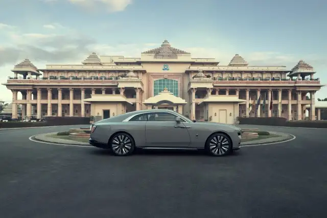 ROLLS-ROYCE SPECTRE
