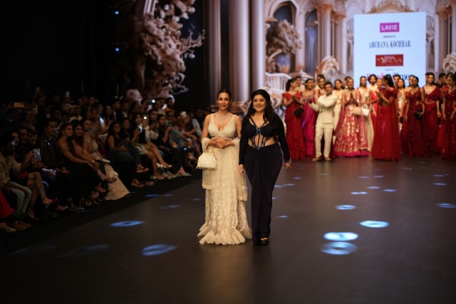 Malaika Arora Stuns as Show Stopper for Archana Kochhar