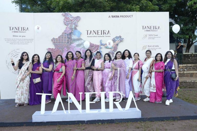 Taneira and JJ Active Present Saree Run