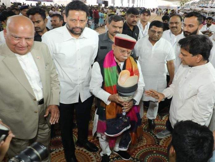 Narayan Limbs to 745 Differently-Abled